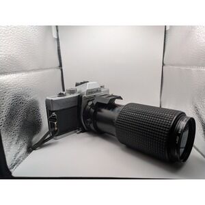 Minolta SRT 200‎ Film Camera 35mm SLR Chrome Black Zoom Lens Japan Vintage FLAWS